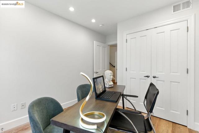 280 Monterey Blvd., San Francisco CA: https://media.crmls.org/mediaz/fc53741f-4b18-41f5-a9d1-eb3bc76e1733.jpg