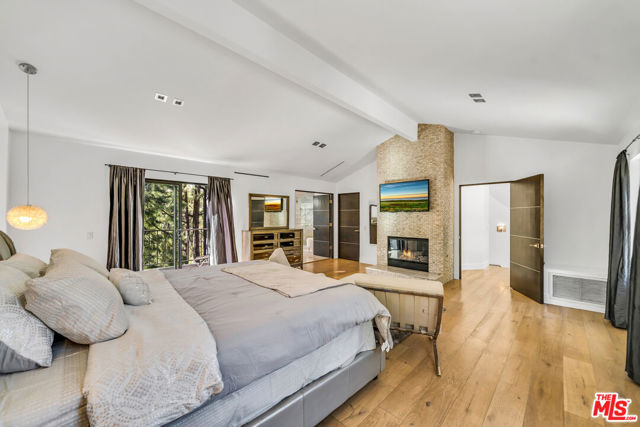 3026 PASSMORE Drive, Los Angeles CA: https://media.crmls.org/mediaz/fc53b21a-af2a-4413-af95-37c41f4b0e2a.jpg