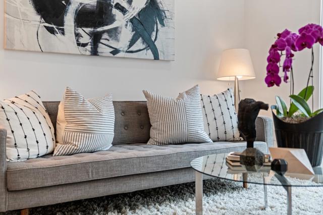 17 30th Street, San Francisco CA: https://media.crmls.org/mediaz/fc540fe0-ba96-42cf-8d27-0ee95704fa01.jpg