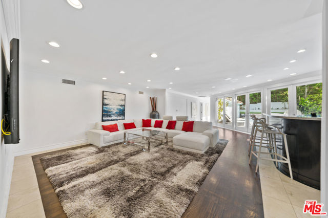 16221 Elisa Place, Encino CA: https://media.crmls.org/mediaz/fc546bb5-bf96-4bdf-aa8e-229bd227827f.jpg