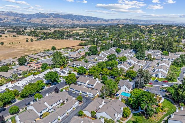 15072 Yosemite Way, Morgan Hill CA: https://media.crmls.org/mediaz/fc54ee98-a3d7-4147-a6d3-44f2ee3eef69.jpg