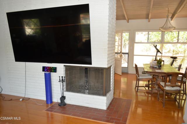 550 Arch Place, Glendale CA: https://media.crmls.org/mediaz/fc54f098-beac-4a7d-a4ed-8457ba2e6df1.jpg