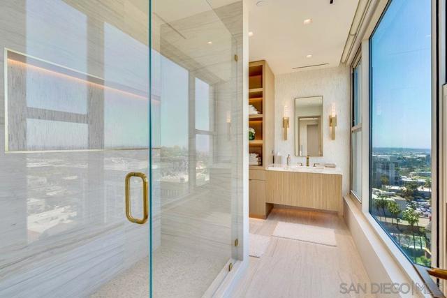 2500 6th Ave, San Diego CA: https://media.crmls.org/mediaz/fc550592-aca0-491c-bc42-24386425999e.jpg