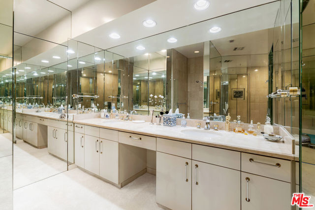 10580 Wilshire Boulevard, Los Angeles CA: https://media.crmls.org/mediaz/fc551347-a34b-41cf-a198-d34019d7286a.jpg