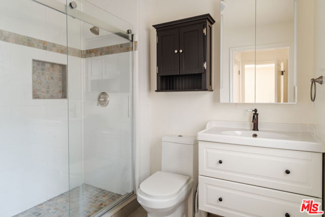 15514 Del Gado Drive, Sherman Oaks CA: https://media.crmls.org/mediaz/fc560e97-6211-4a40-9164-c9e4fb70cd9a.jpg