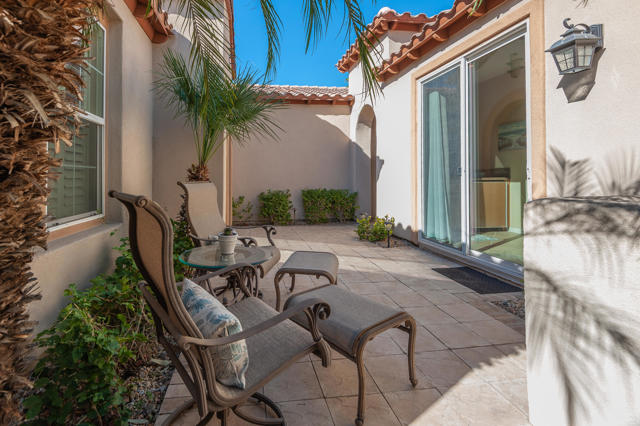 81945 Golden Star Way, La Quinta CA: https://media.crmls.org/mediaz/fc564218-b0e7-44e8-90ea-cb1c78e45600.jpg