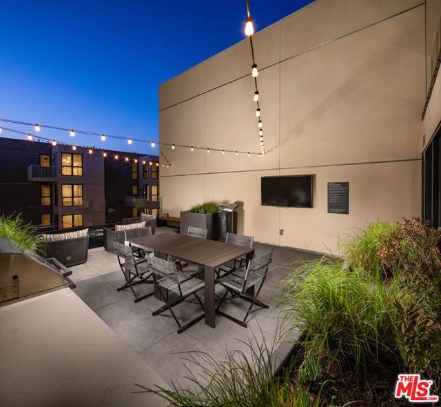 1101 N Main Street, Los Angeles CA: https://media.crmls.org/mediaz/fc570c54-7668-4f95-9368-fd88c4c0b7e2.jpg