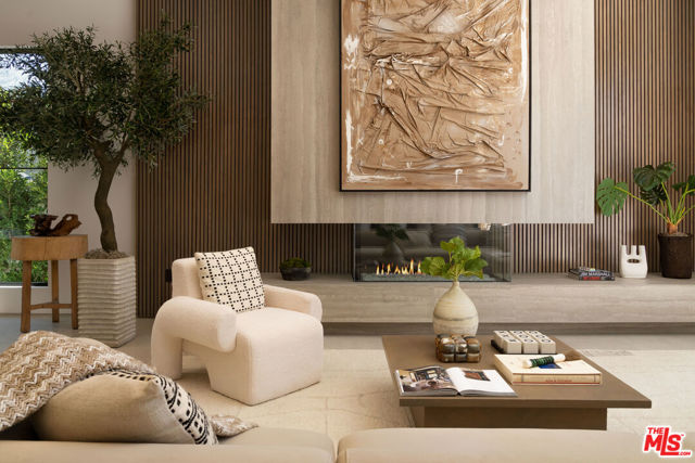 341 N Kings Road, Los Angeles CA: https://media.crmls.org/mediaz/fc579731-2a77-4e32-8e73-a5a3786426e5.jpg