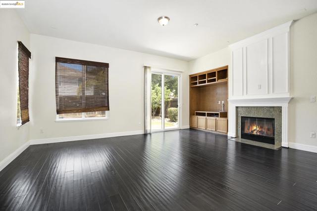 1839 Elizabeth Way, Brentwood CA: https://media.crmls.org/mediaz/fc57a56b-8238-4ec2-9673-a4c00992f62a.jpg