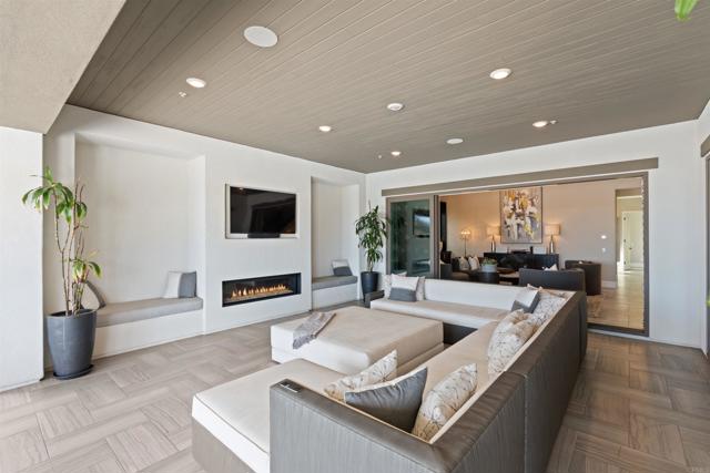 Detail Gallery Image 14 of 69 For 17028 Rendezvous Cir, San Diego,  CA 92127 - 5 Beds | 5/1 Baths