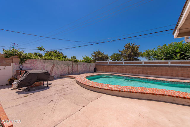 3268 Hilldale Avenue, Simi Valley CA: https://media.crmls.org/mediaz/fc585840-bc18-42df-853a-005a3479db58.jpg