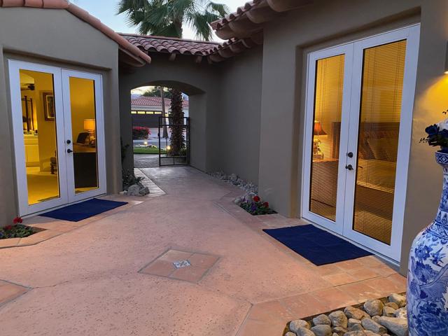 247 Loch Lomond Road, Rancho Mirage CA: https://media.crmls.org/mediaz/fc58ce15-f3df-4e8f-b31f-82731db0b361.jpg