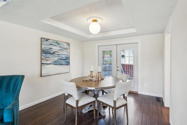 2740 Mohawk Cir, San Ramon CA: https://media.crmls.org/mediaz/fc59c04f-3f3a-4b2b-b2d8-68d6304adc84.jpg