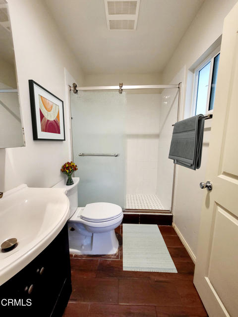 4406 Toland Way, Los Angeles CA: https://media.crmls.org/mediaz/fc5a2712-900a-434a-b161-c12eacf20ba5.jpg