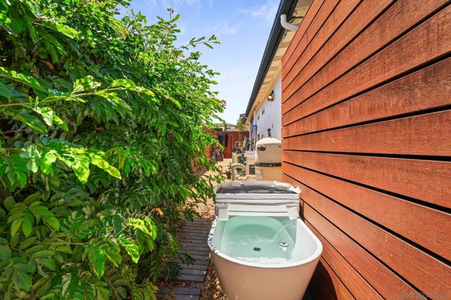 5745 Soledad Mountain Road, La Jolla CA: https://media.crmls.org/mediaz/fc5a3e3a-0400-4d8b-b31d-dccdfd91af52.jpg