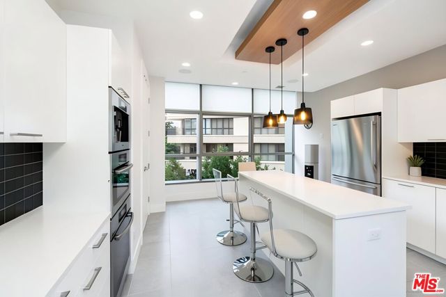 10776 Wilshire Boulevard, 301 photo 12