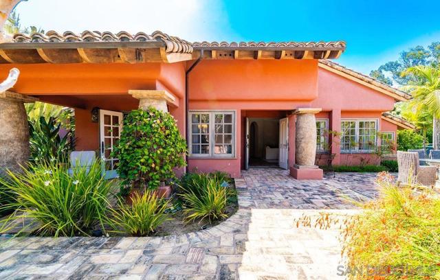 17116 Paseo Hermosa, Rancho Santa Fe CA: https://media.crmls.org/mediaz/fc5a836d-6aa8-4f00-aaed-1d1376ac0384.jpg