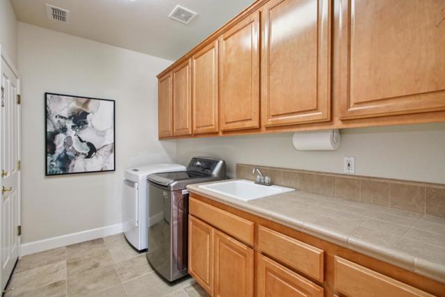 4040 Morning View Way, El Dorado Hills CA: https://media.crmls.org/mediaz/fc5ac039-a85c-4543-afd9-96f30e772f38.jpg