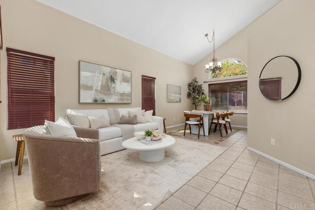 Detail Gallery Image 6 of 43 For 1715 Landing Dr, Vista,  CA 92081 - 3 Beds | 2/1 Baths