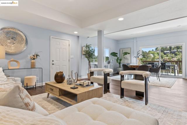 6533 Chelton DR, Oakland CA: https://media.crmls.org/mediaz/fc5b25b7-69ff-4eb0-8757-10384cdeffc0.jpg