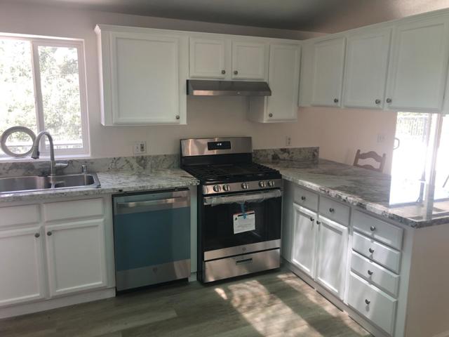 8260 Hunters Valley Road, Mariposa CA: https://media.crmls.org/mediaz/fc5bf497-e689-4f81-948e-be1e17cd1083.jpg