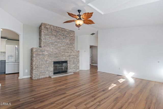 Detail Gallery Image 7 of 38 For 157 Keats Cir #157,  Ventura,  CA 93003 - 3 Beds | 2 Baths