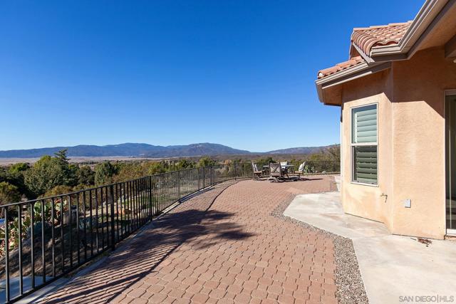 32153 Cerrada del Coyote, Warner Springs CA: https://media.crmls.org/mediaz/fc5c98cd-1697-466f-b714-3e4a94b6dd05.jpg
