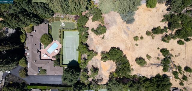 3828 Happy Valley Road, Lafayette CA: https://media.crmls.org/mediaz/fc5cfecd-27ec-46c0-a0fe-df3ac55141fa.jpg