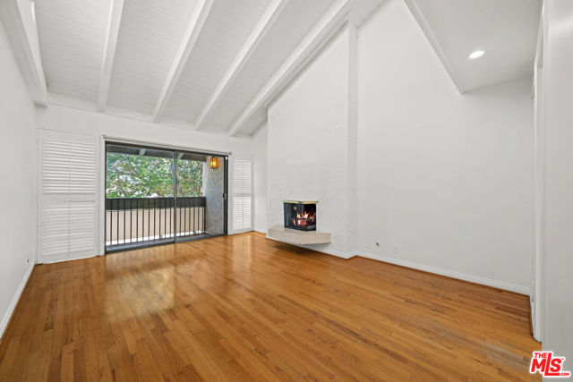 357 S El Camino Drive, Beverly Hills CA: https://media.crmls.org/mediaz/fc5d4c15-ed34-4a58-869f-1fd0b19b1db1.jpg