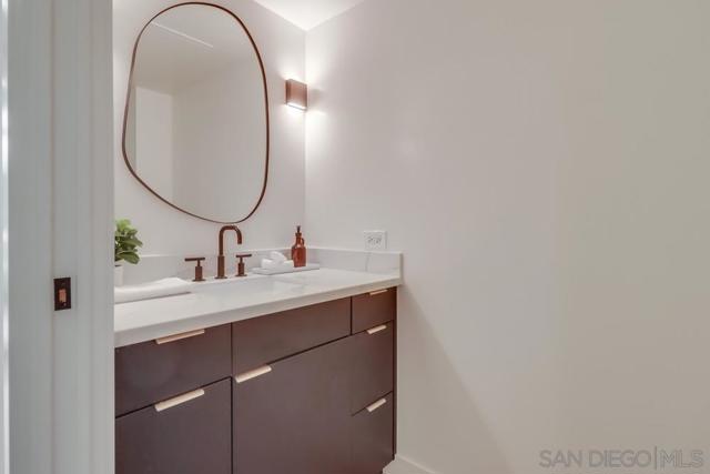 425 W W Beech St, San Diego CA: https://media.crmls.org/mediaz/fc5dde09-b238-4d8c-a65e-881d39baf223.jpg