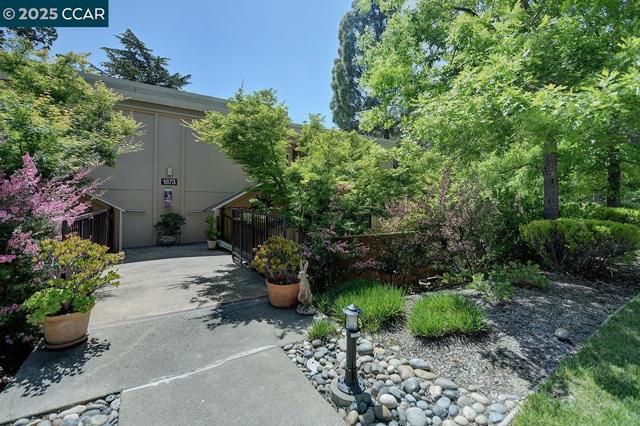 1873 Golden Rain Rd., Walnut Creek CA: https://media.crmls.org/mediaz/fc5e4f93-a4b8-4236-b662-96de24d80da5.jpg