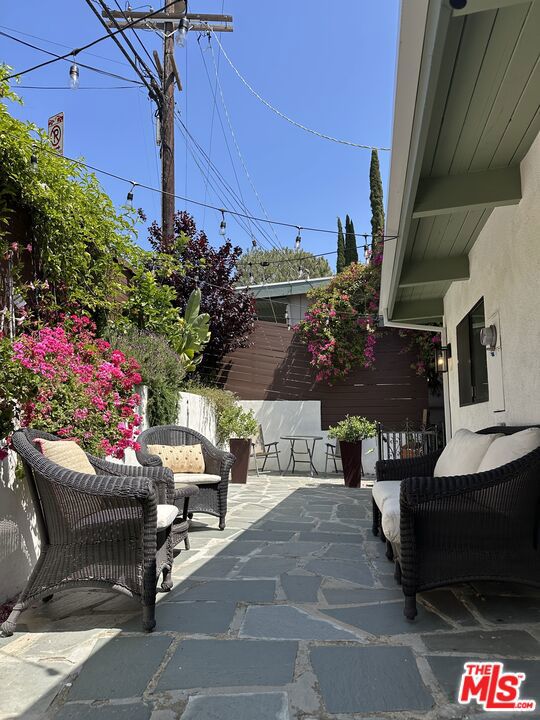 7460 Woodrow Wilson Drive, Los Angeles CA: https://media.crmls.org/mediaz/fc5ecde1-7db4-4584-a885-be205d97964a.jpg