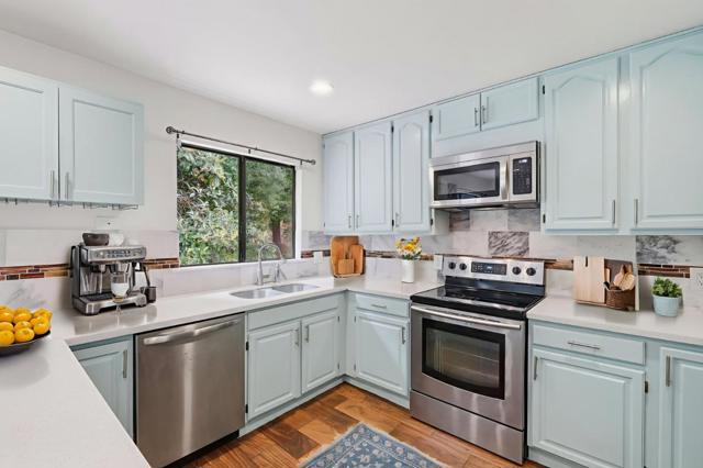 21564 Mary Alice Way, Los Gatos CA: https://media.crmls.org/mediaz/fc5f02bb-3555-44bb-af23-ecedeaa35782.jpg