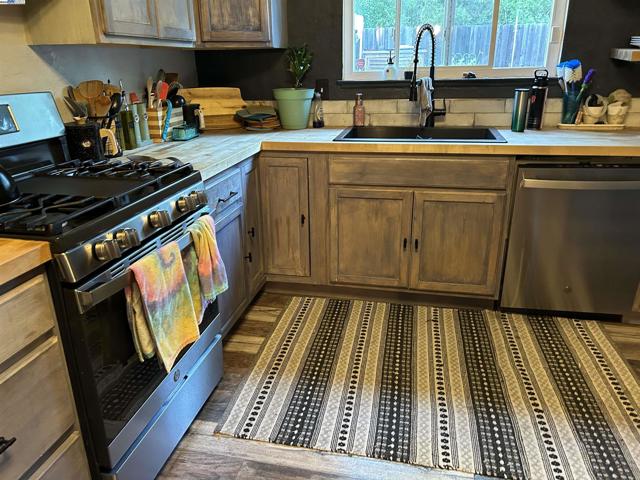5913 Woodleigh Dr, Carmichael CA: https://media.crmls.org/mediaz/fc5f1c1a-34b0-48a0-ae9c-de1826d33baf.jpg