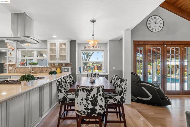 1600 Eden Plains Rd, Brentwood CA: https://media.crmls.org/mediaz/fc602d6a-2979-48da-897a-e14a6e31bf48.jpg