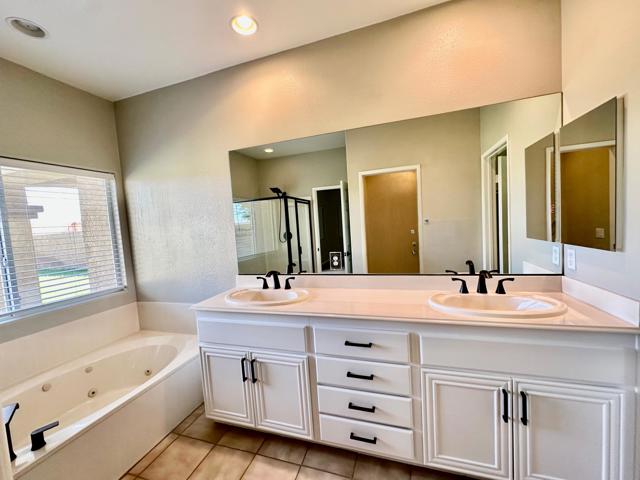 3827 Sandy Point Drive, Blythe CA: https://media.crmls.org/mediaz/fc603744-c64d-40bb-a59d-dd17f302496c.jpg