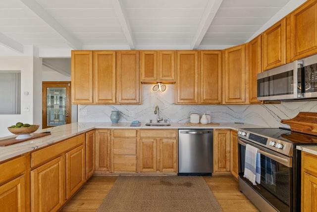 220 Shoreview Drive, Aptos CA: https://media.crmls.org/mediaz/fc606c62-8713-4657-a336-3973d2a2c60d.jpg