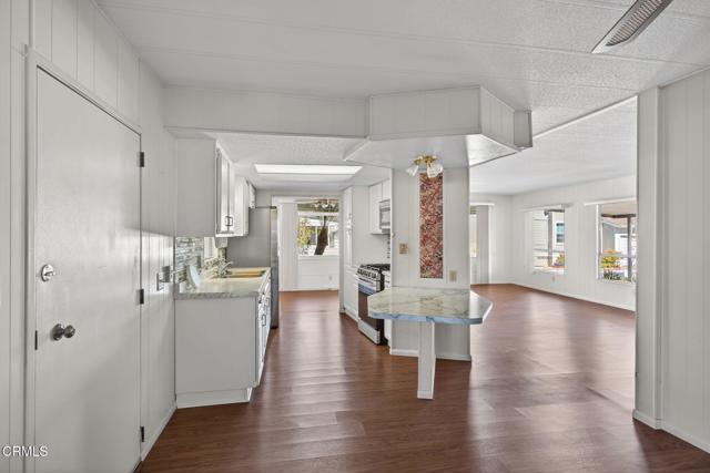 Detail Gallery Image 4 of 42 For 125 Frost Cir #125,  Ventura,  CA 93003 - 2 Beds | 2 Baths