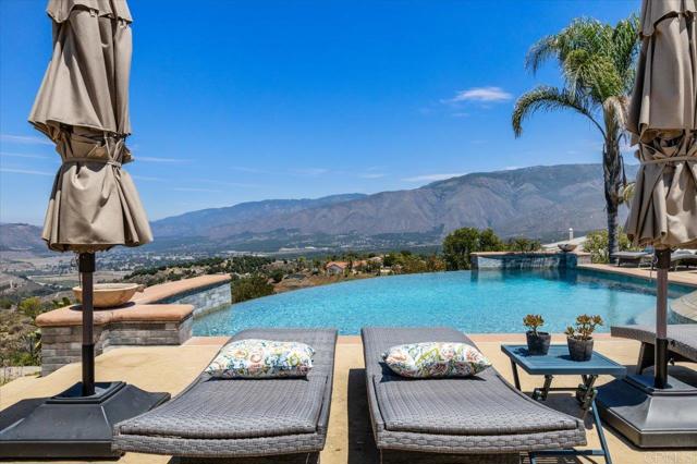 31662 Orange Blossom Ct, Valley Center CA: https://media.crmls.org/mediaz/fc60c919-cdec-4a4d-a9dd-71c5e84b8f2e.jpg