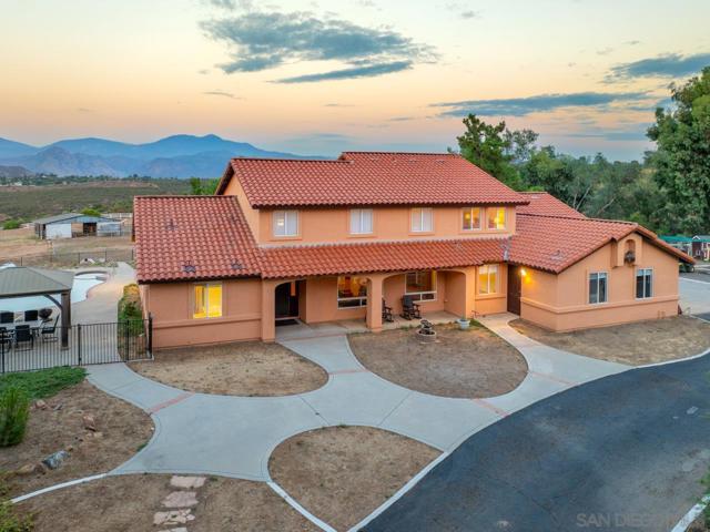 15091 Chemise Creek Rd, Ramona CA: https://media.crmls.org/mediaz/fc6112c5-ad53-4115-8252-f3e4cb1af5cc.jpg