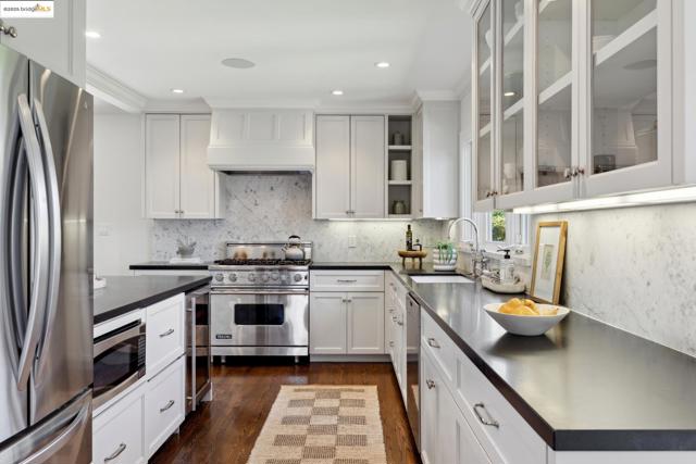 412 Scenic Avenue, Piedmont CA: https://media.crmls.org/mediaz/fc611b24-3b79-4b5c-b051-1c2232587a81.jpg