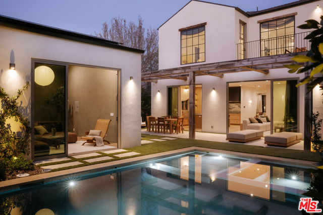 4209 Vantage Avenue, Studio City CA: https://media.crmls.org/mediaz/fc6145f9-70de-4af2-a70b-8e32277498af.jpg