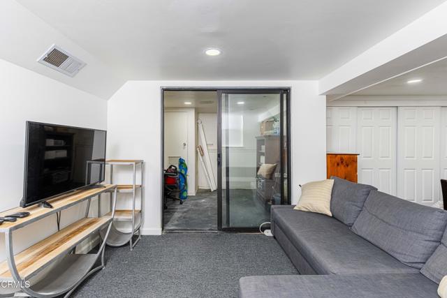 2516 Roosevelt Boulevard, Oxnard CA: https://media.crmls.org/mediaz/fc6163ad-6a29-474b-ac6e-bc018d4847a3.jpg