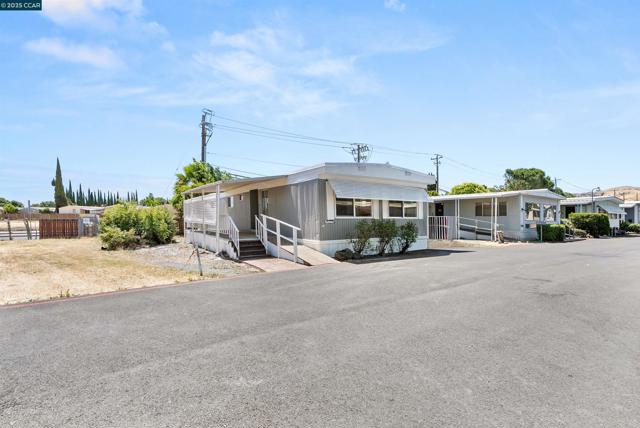 3301 Buchanan Road, Antioch CA: https://media.crmls.org/mediaz/fc6166e6-2400-4de9-874c-6562c2e3ca39.jpg