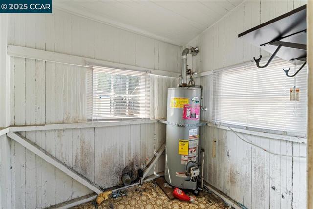 1229 55Th St, Emeryville CA: https://media.crmls.org/mediaz/fc61d19f-e6d5-41d4-af69-e9f22d898222.jpg