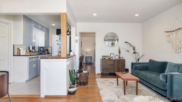 4657 Idaho St, San Diego CA: https://media.crmls.org/mediaz/fc61f5f5-66fc-4985-8b21-b61fe9145b9a.jpg