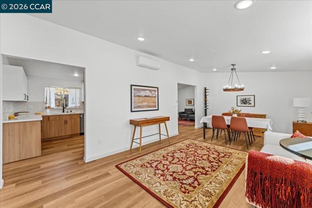 5169 Concord Blvd, Concord CA: https://media.crmls.org/mediaz/fc62126f-37a5-40e2-a0c2-9c7fe3c7fad4.jpg