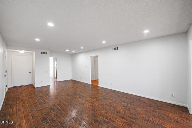 Detail Gallery Image 7 of 46 For 7115 Village 7, Camarillo,  CA 93012 - 2 Beds | 2 Baths