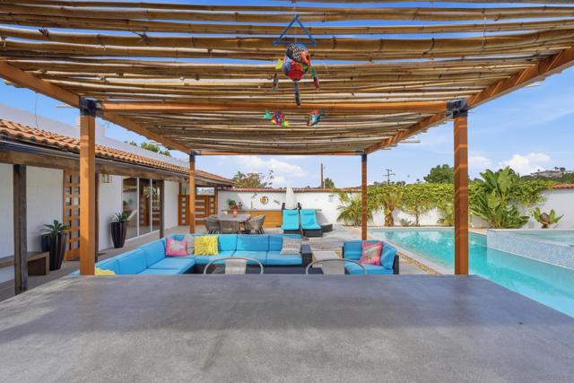 1047 Highland Dr, Del Mar CA: https://media.crmls.org/mediaz/fc637f2a-03f1-453d-82aa-b700090d2ffa.jpg