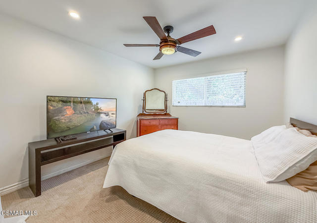 768 Brossard Drive, Thousand Oaks CA: https://media.crmls.org/mediaz/fc63c65c-1b27-4ee0-aea4-dae95695ee44.jpg